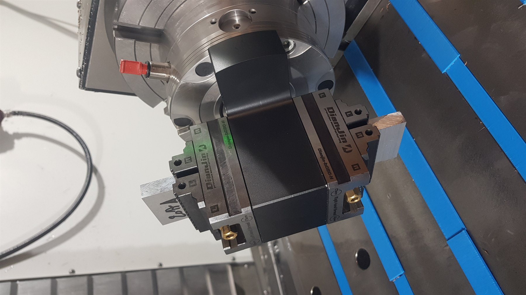 Tournage 4 axes sur mors doux — tour Haas ST20Y